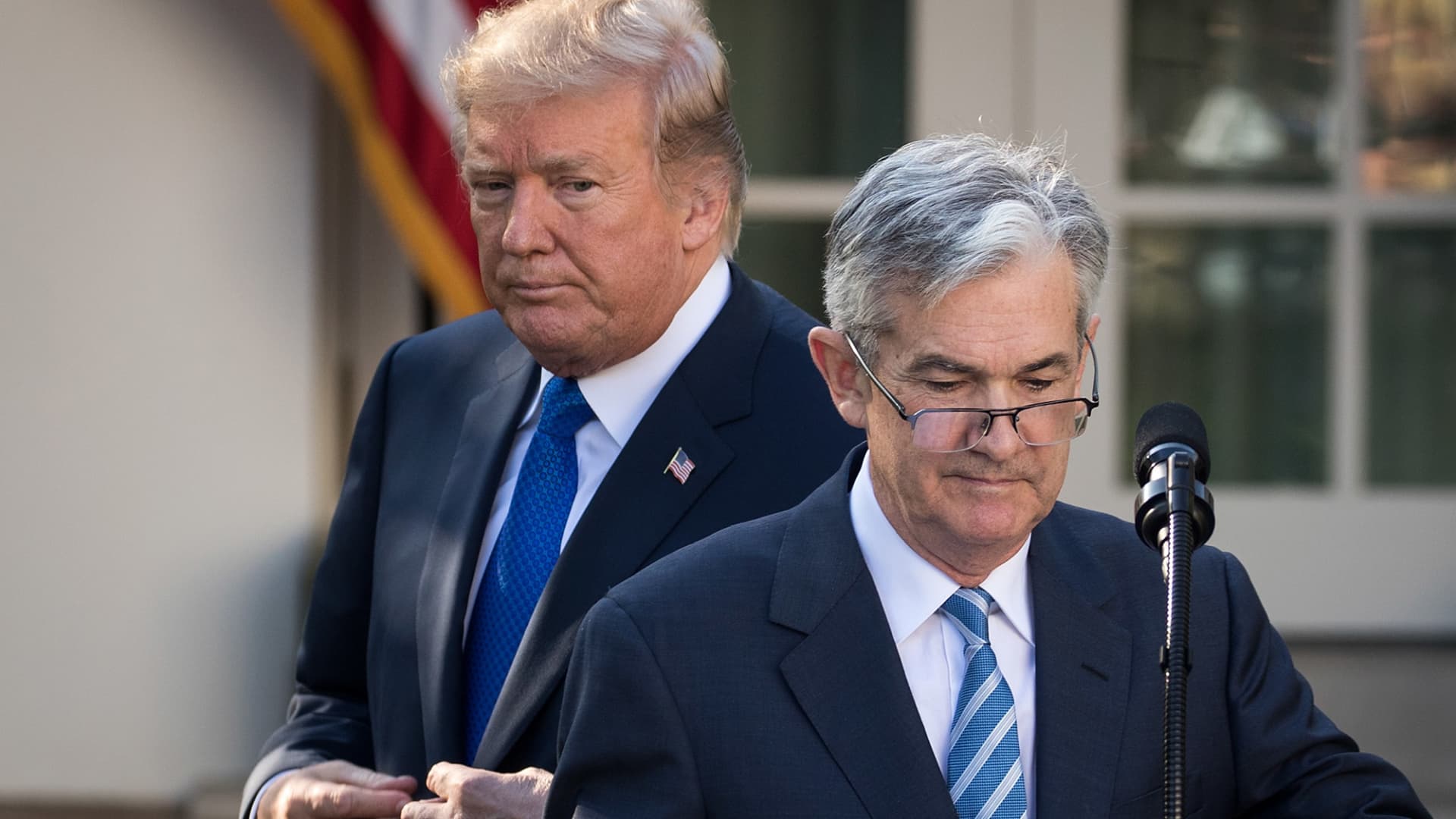 Cuộc Chiến Giữa Trump Và Fed